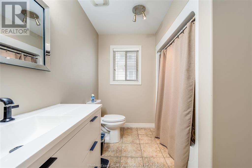 Photo 34 of 160 Branton Crescent, Tecumseh ON