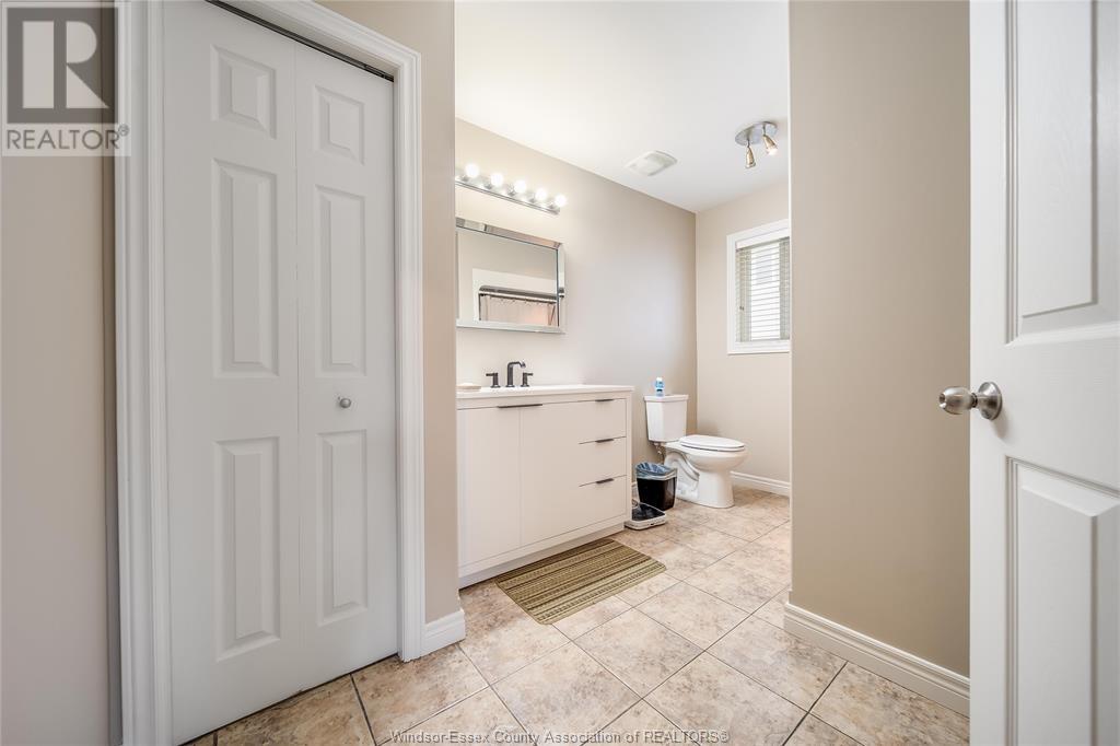 Photo 4 of 160 Branton Crescent, Tecumseh ON