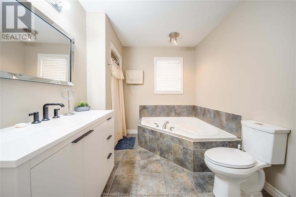 Photo 46 of 160 Branton Crescent, Tecumseh ON