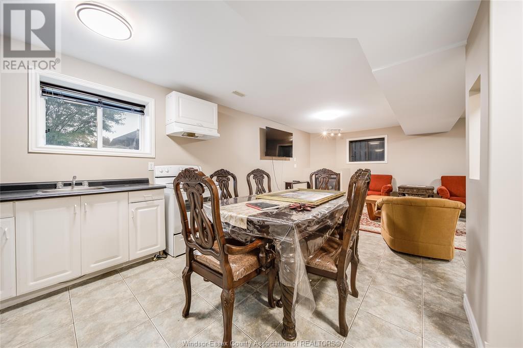 Photo 13 of 160 Branton Crescent, Tecumseh ON