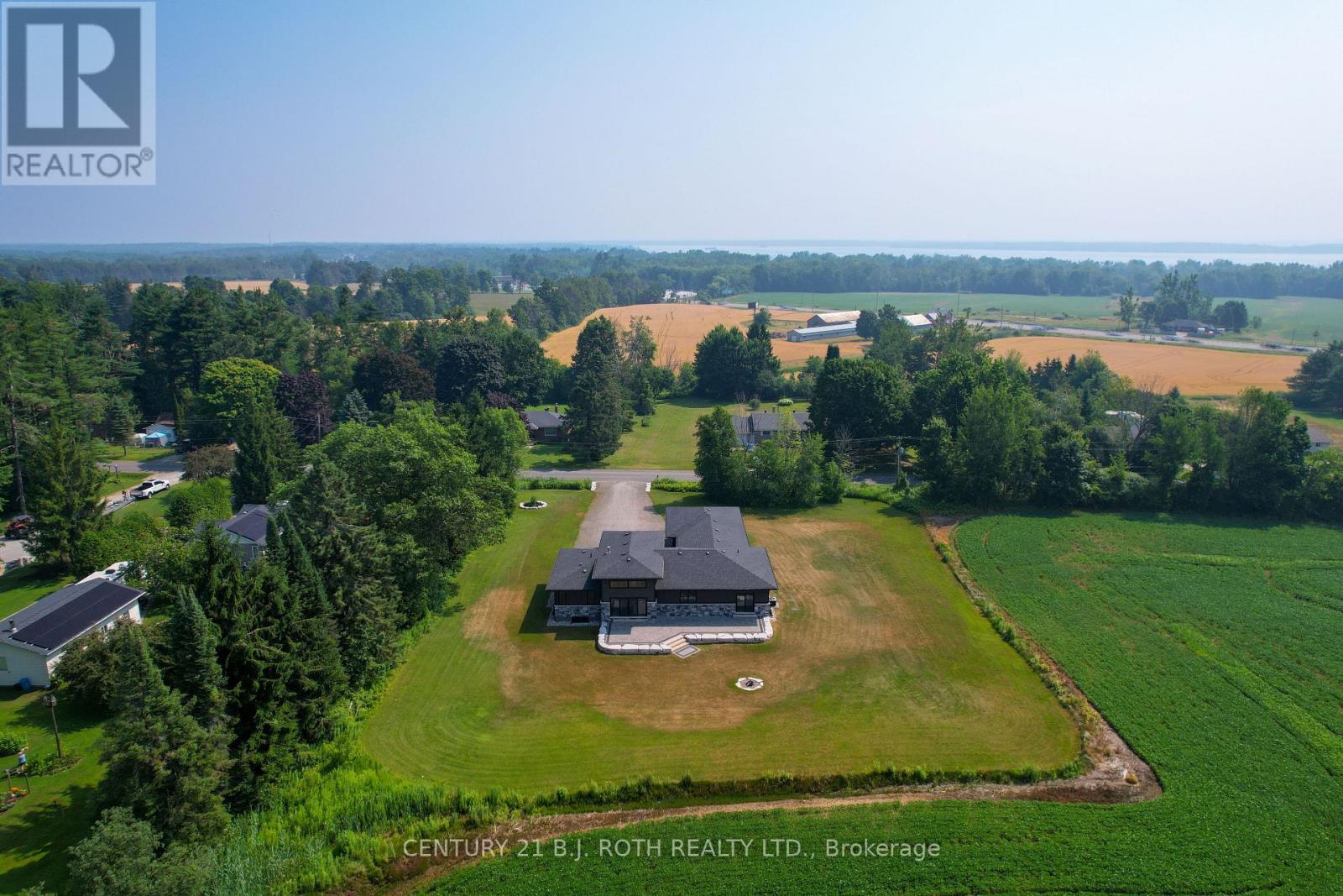 Photo 48 of 3510 Brennan Line W, Severn ON