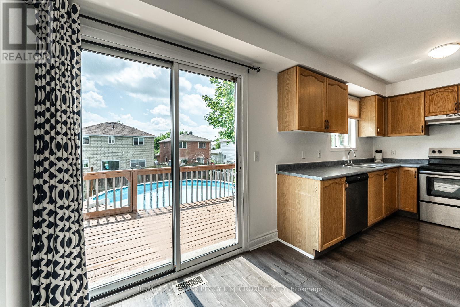 Photo 5 of 13 Golds Crescent, Barrie ON