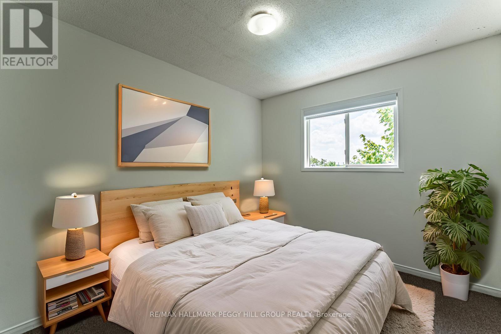 Photo 7 of 13 Golds Crescent, Barrie ON