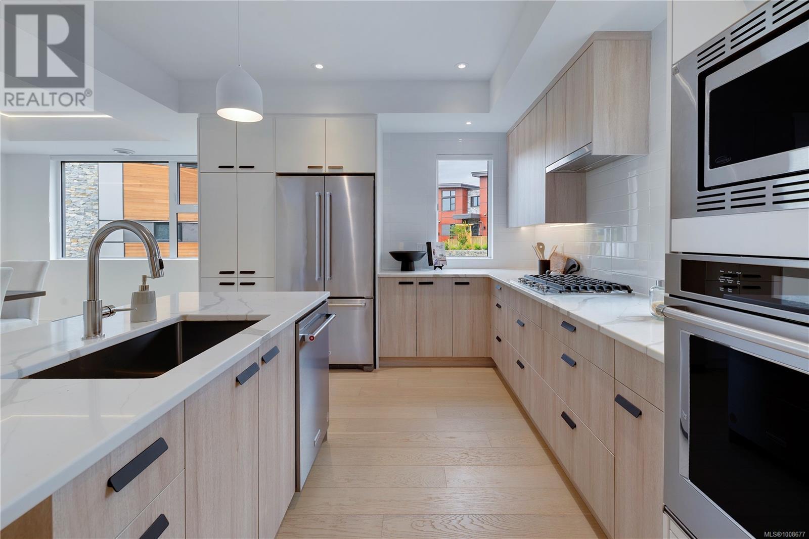 Photo 14 of 11 4253 Dieppe Rd, Saanich BC