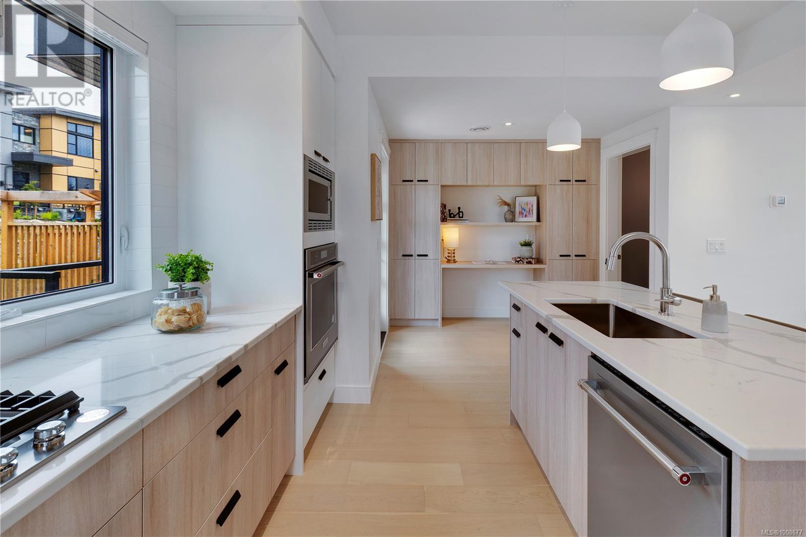 Photo 15 of 11 4253 Dieppe Rd, Saanich BC