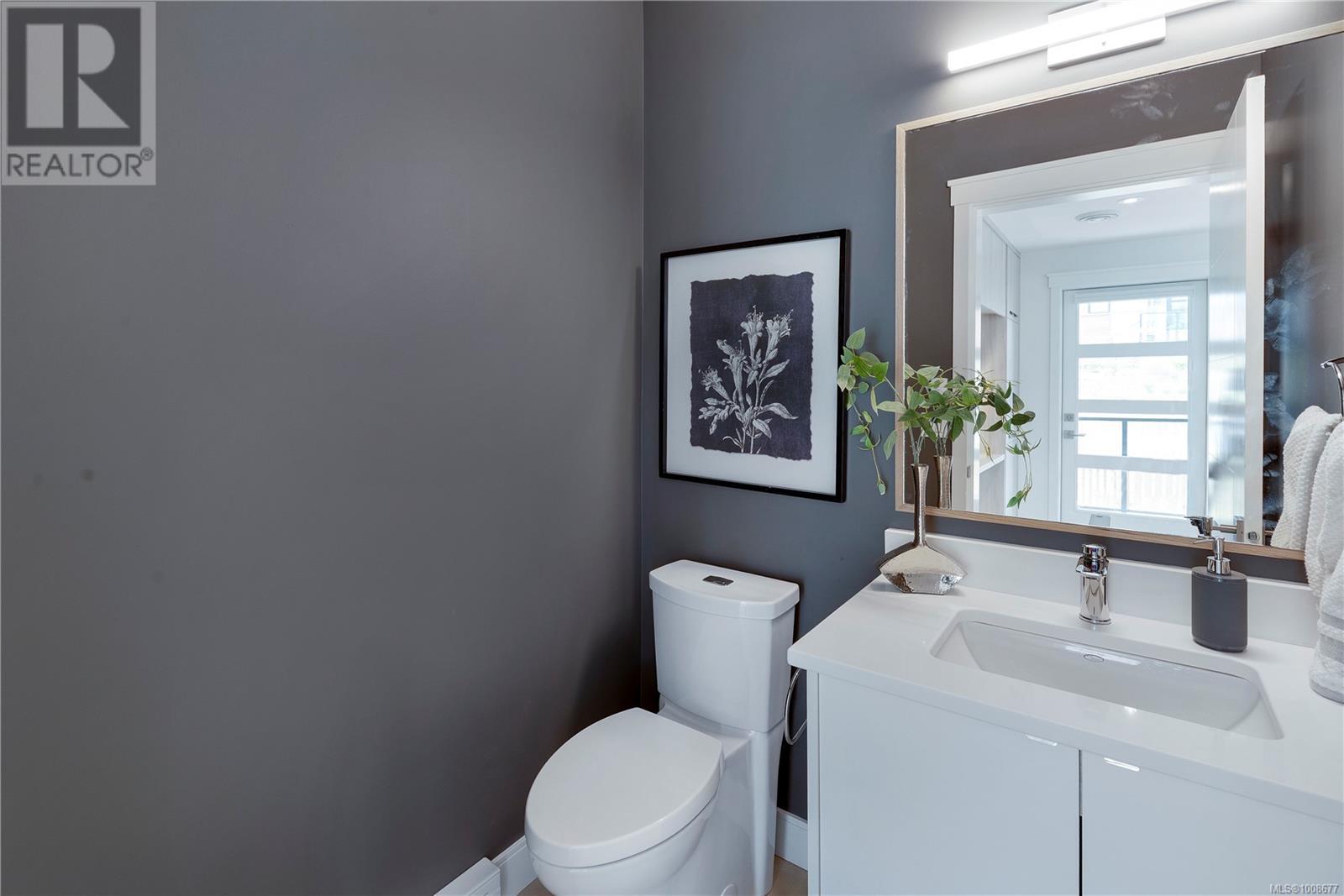 Photo 17 of 11 4253 Dieppe Rd, Saanich BC
