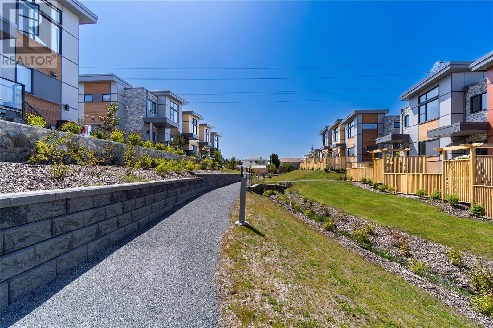 Photo 40 of 11 4253 Dieppe Rd, Saanich BC