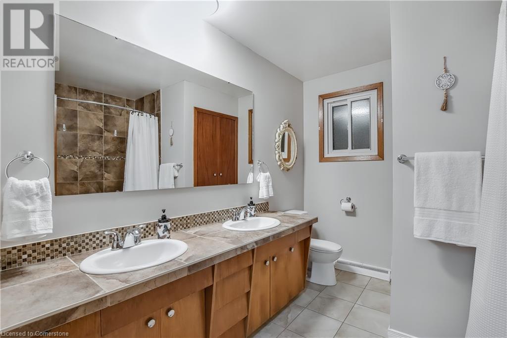 Photo 10 of 5945 Frontenac Street, Niagara Falls ON