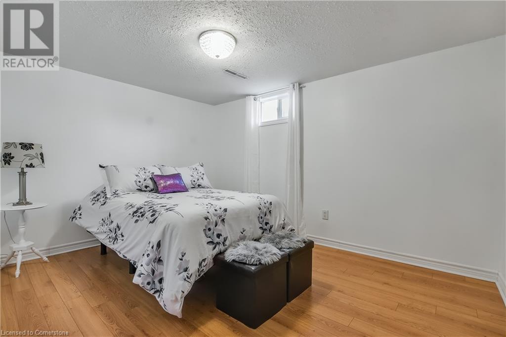 Photo 22 of 5945 Frontenac Street, Niagara Falls ON