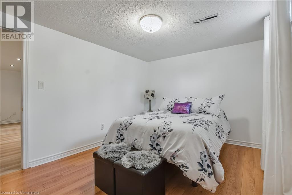 Photo 31 of 5945 Frontenac Street, Niagara Falls ON