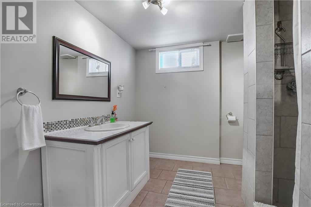 Photo 32 of 5945 Frontenac Street, Niagara Falls ON