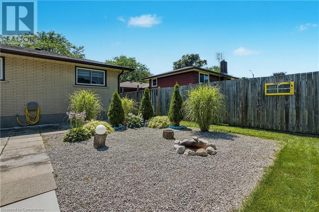 Photo 6 of 5945 Frontenac Street, Niagara Falls ON