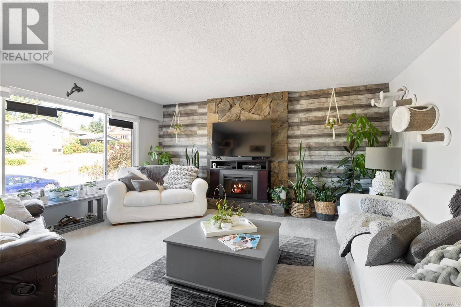 Photo 3 of 3273 Megaw Pl, Saanich BC