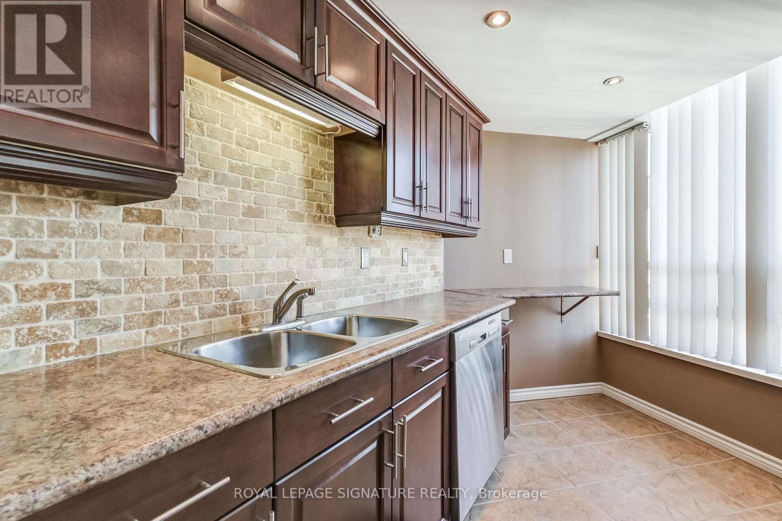 Photo 12 of 1105 75 King Street E, Mississauga ON
