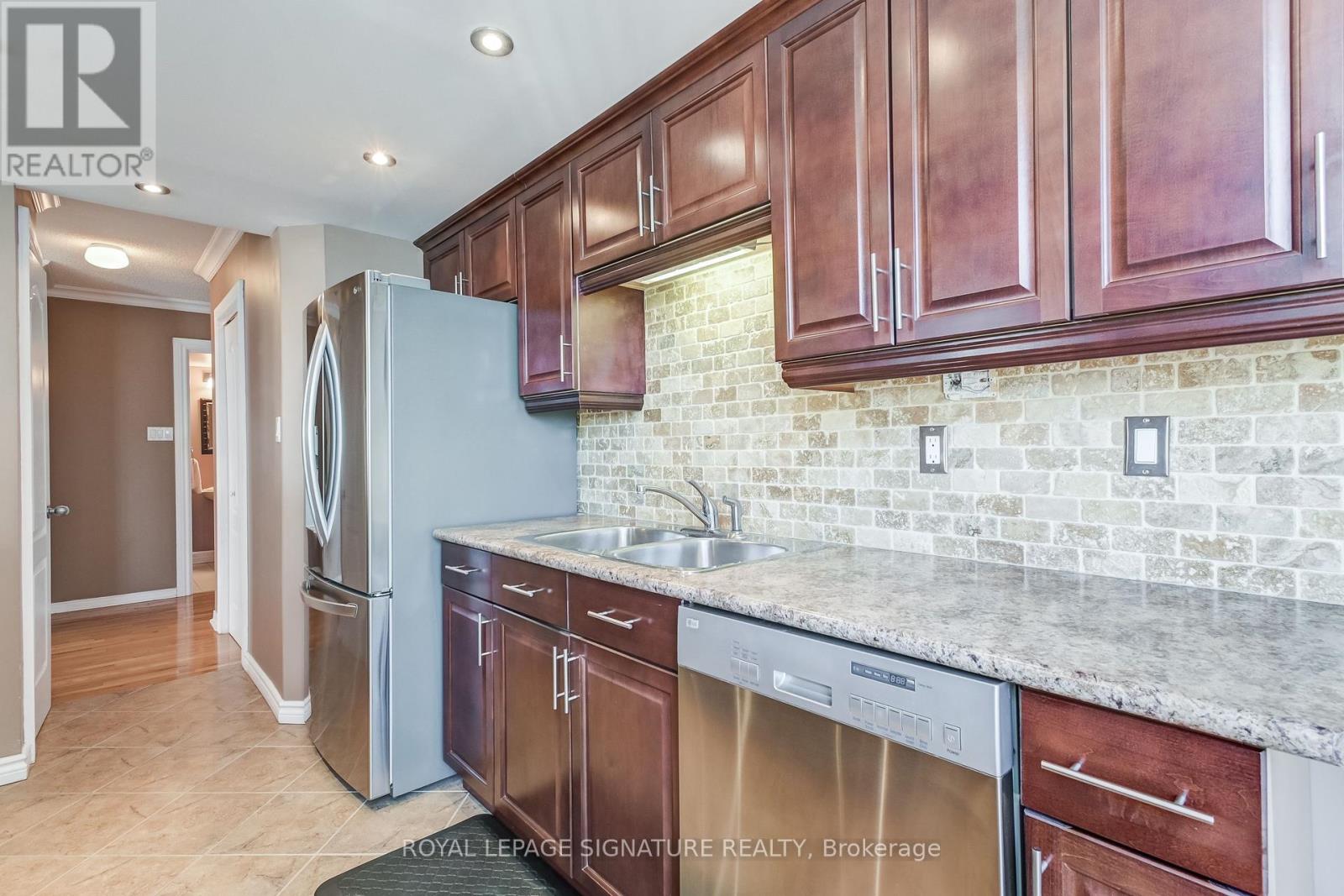 Photo 14 of 1105 75 King Street E, Mississauga ON