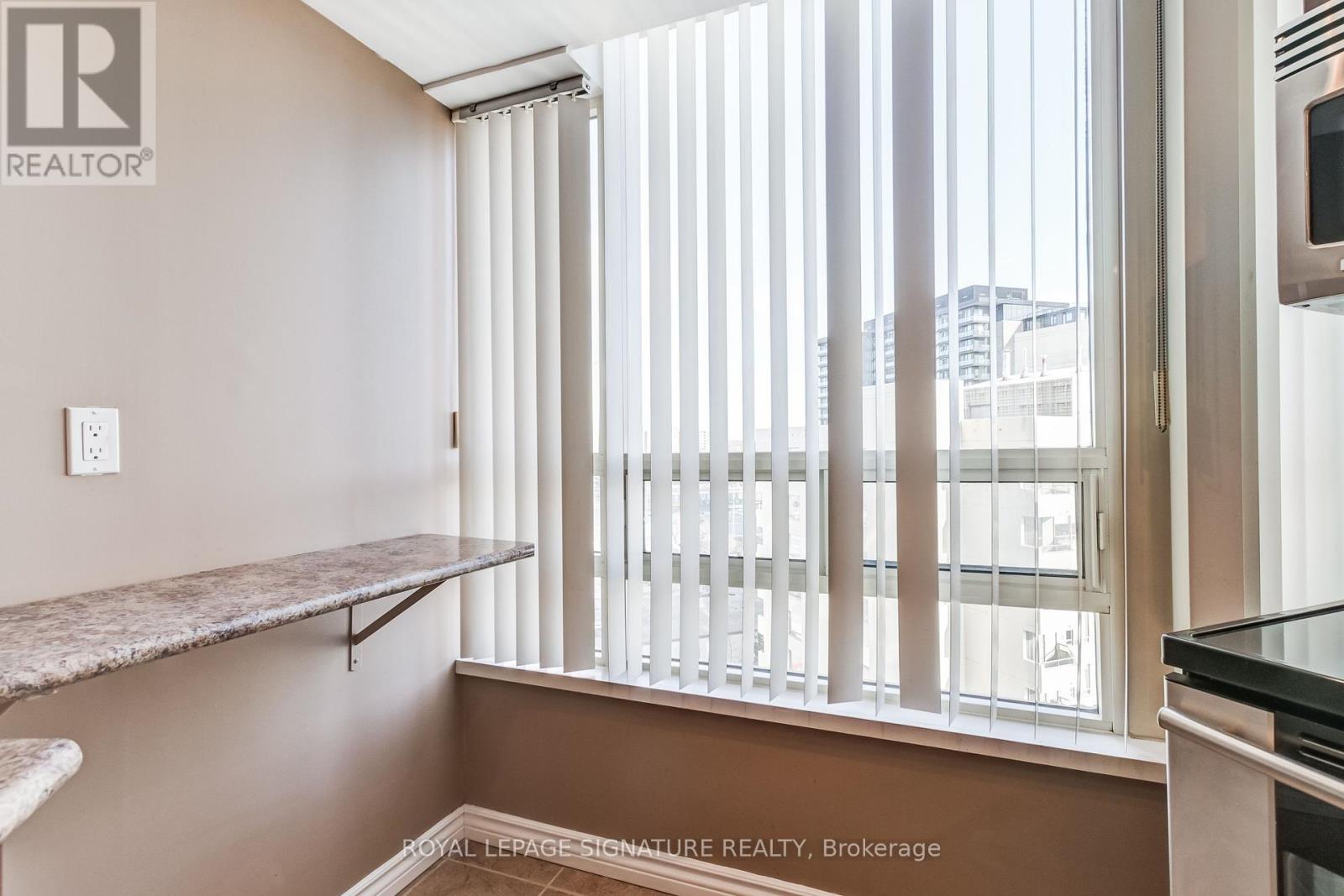 Photo 16 of 1105 75 King Street E, Mississauga ON