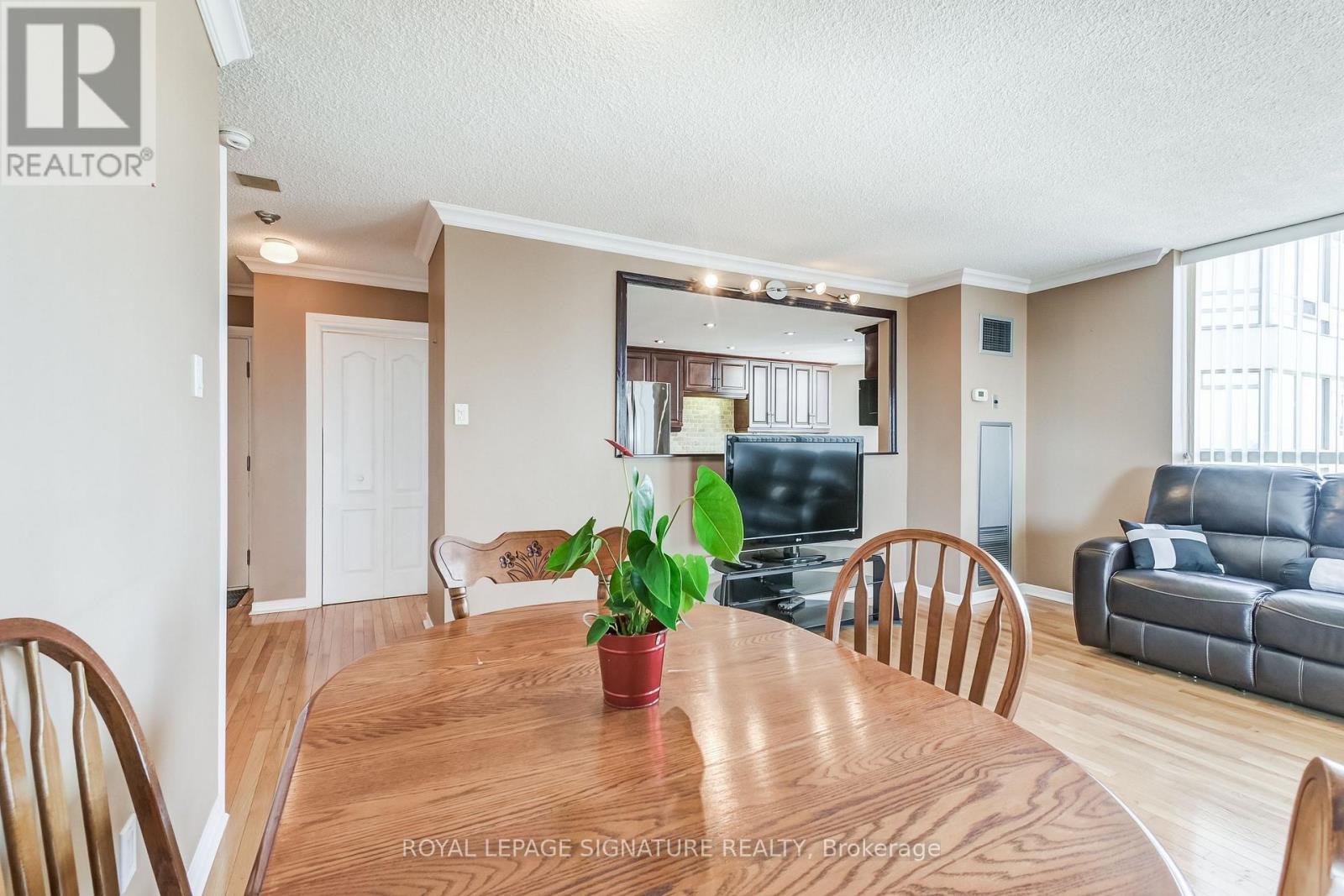 Photo 24 of 1105 75 King Street E, Mississauga ON