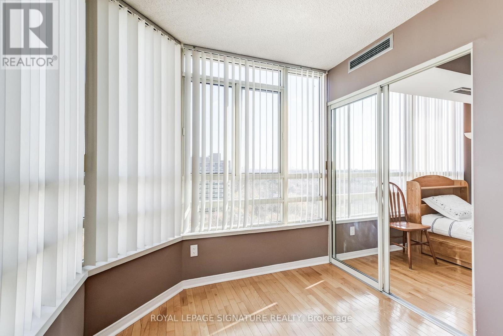 Photo 26 of 1105 75 King Street E, Mississauga ON