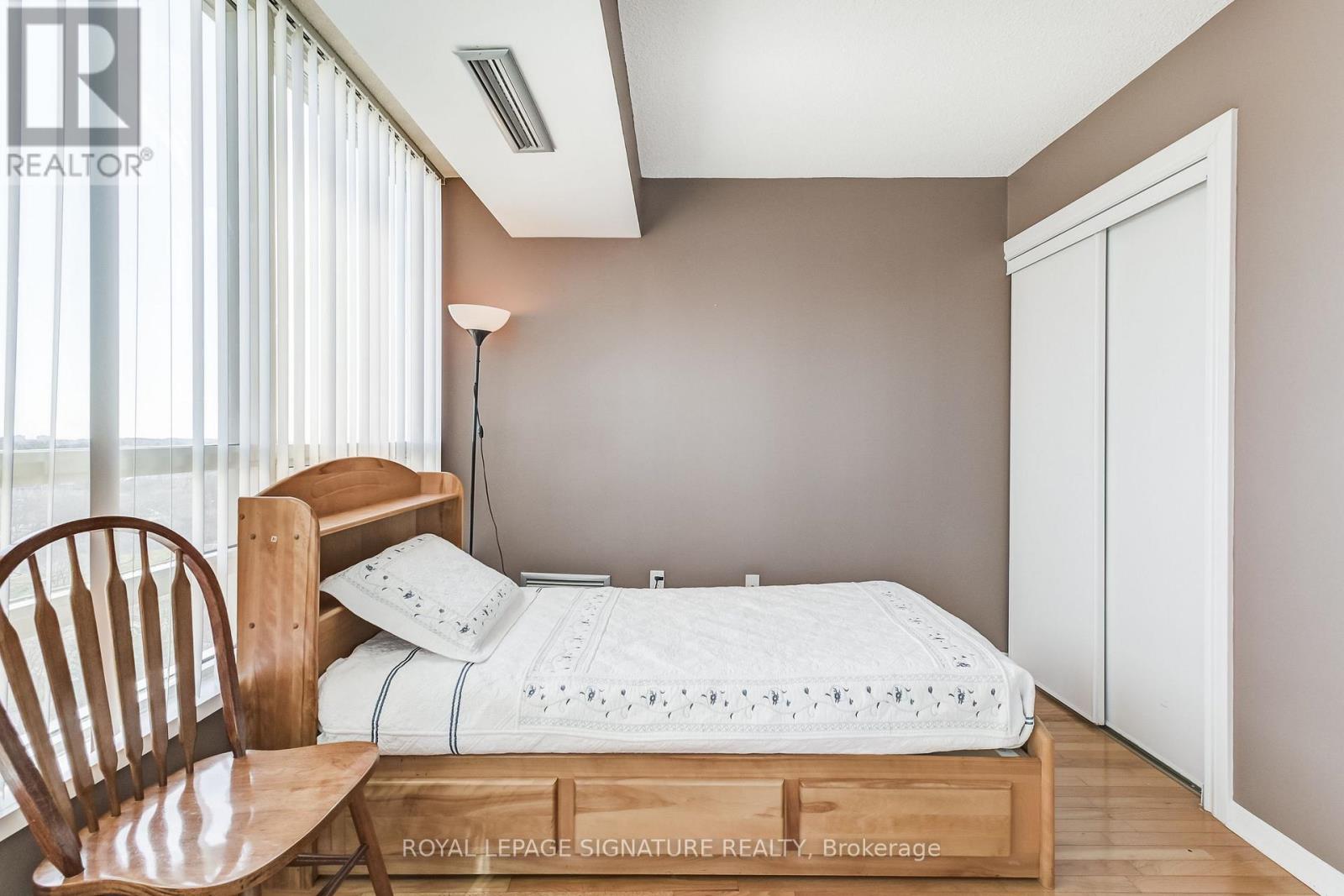 Photo 28 of 1105 75 King Street E, Mississauga ON
