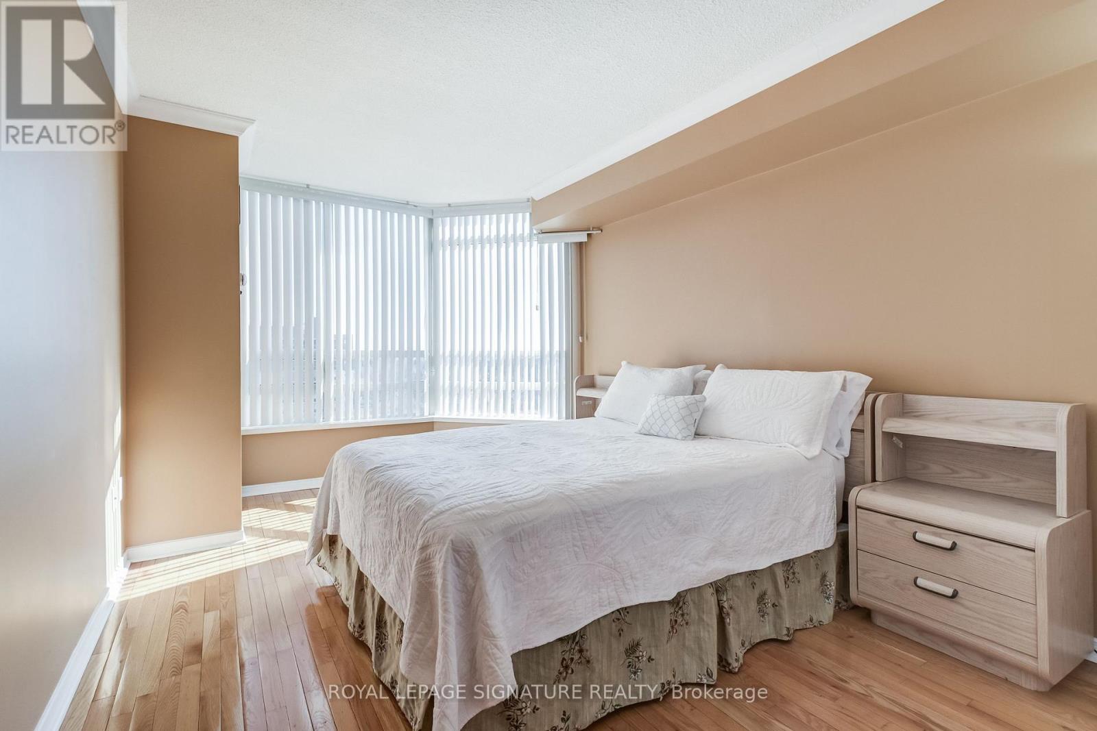 Photo 32 of 1105 75 King Street E, Mississauga ON