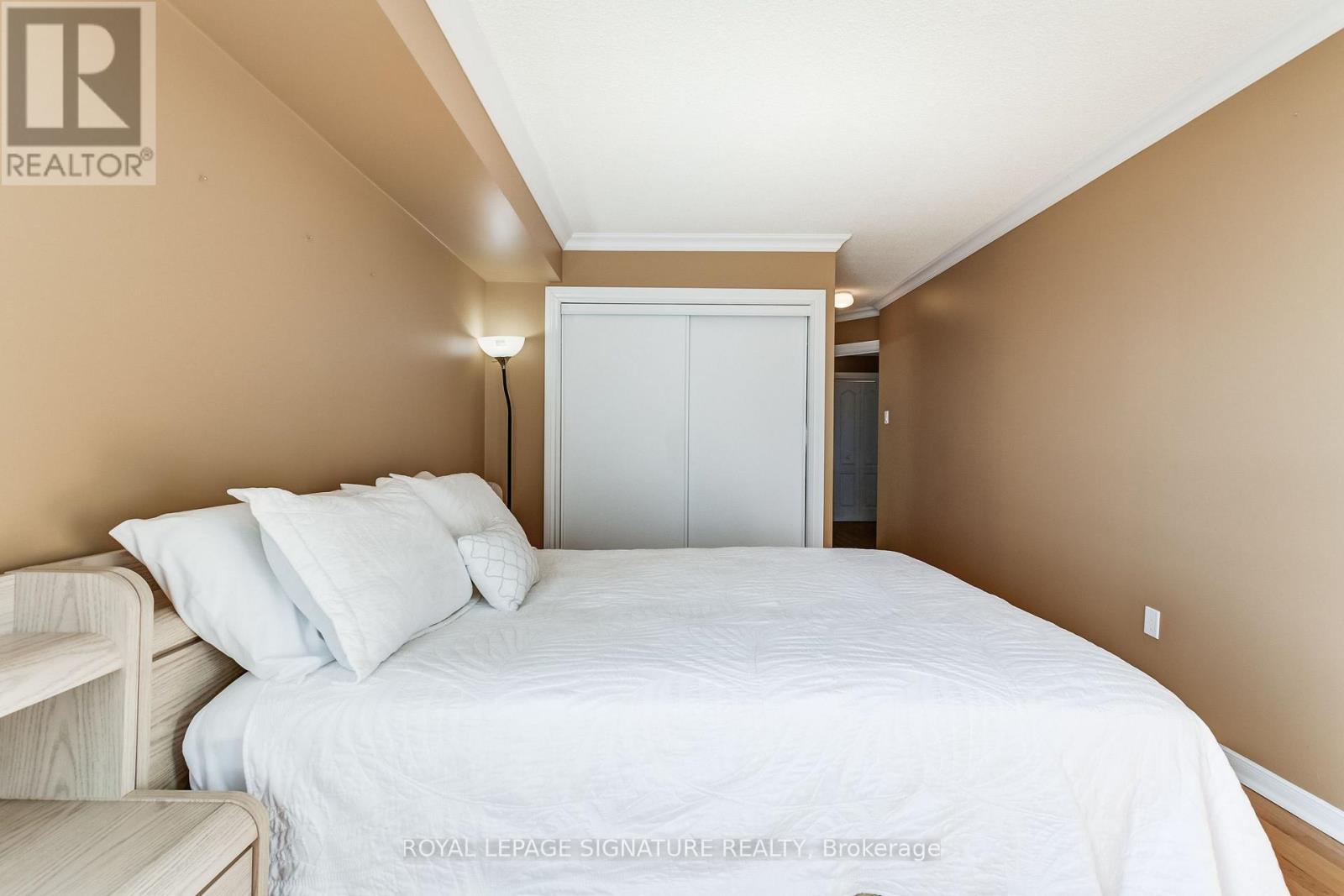 Photo 33 of 1105 75 King Street E, Mississauga ON