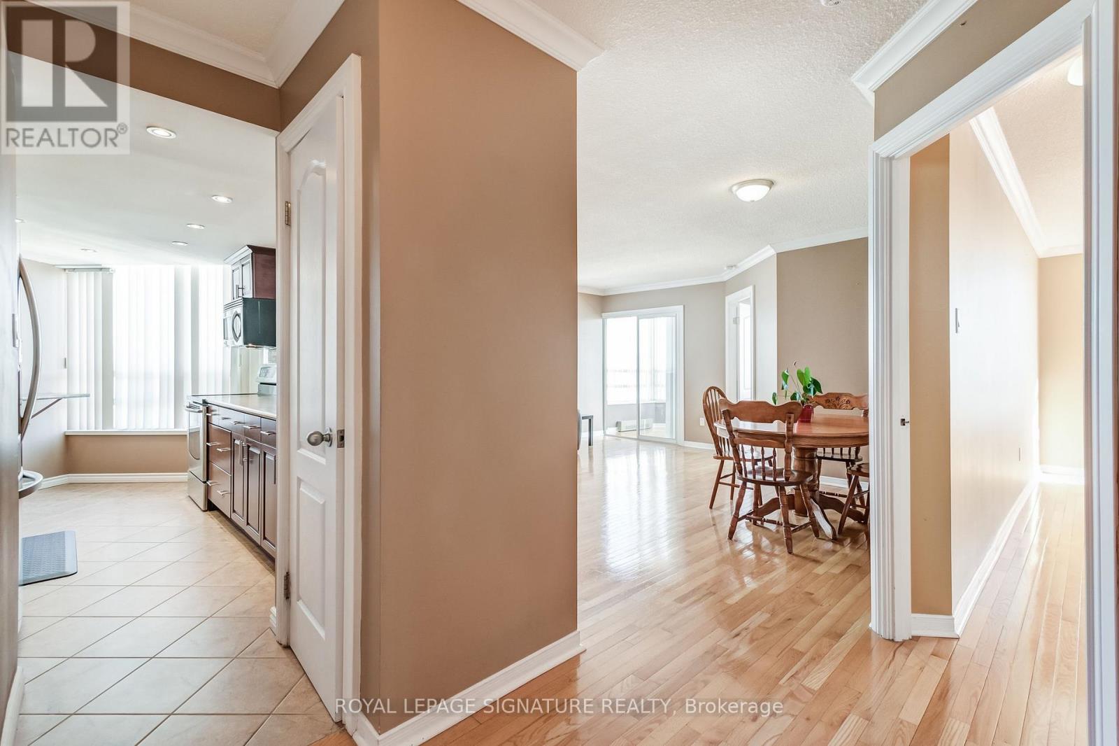 Photo 7 of 1105 75 King Street E, Mississauga ON