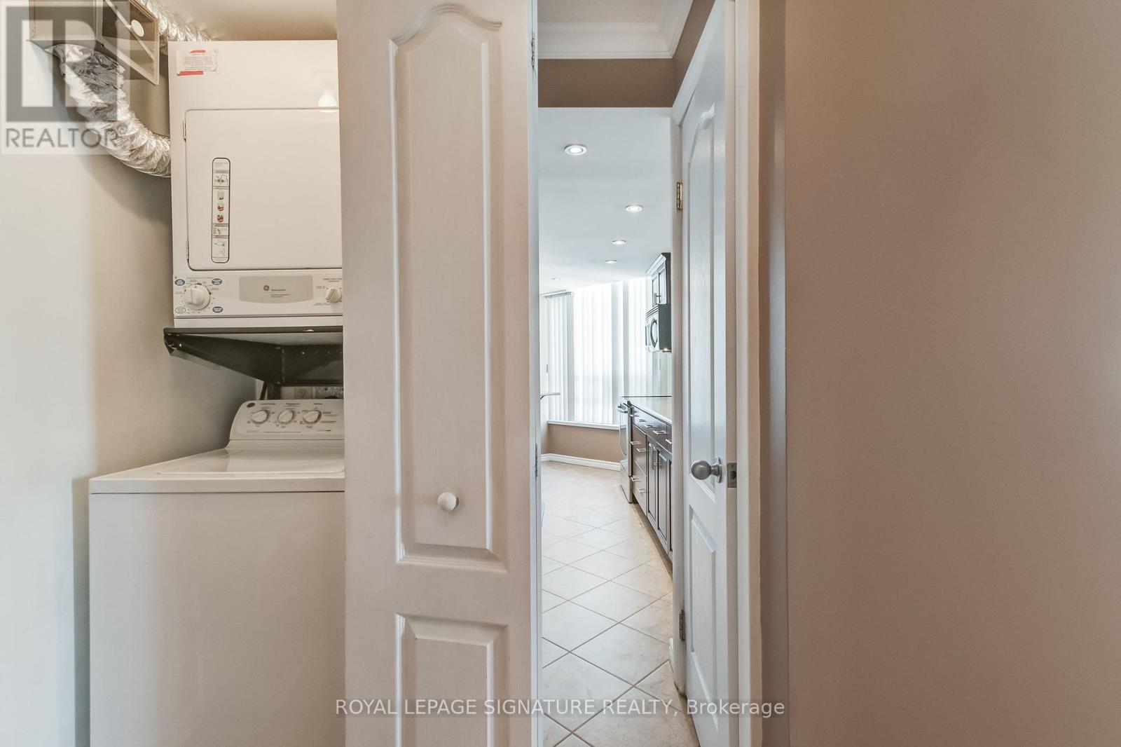 Photo 8 of 1105 75 King Street E, Mississauga ON