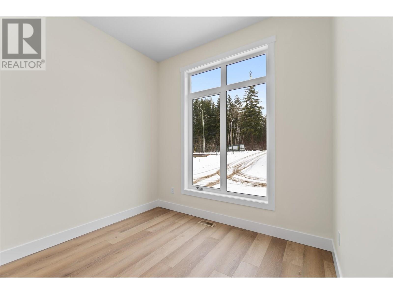 2 231 20 Street Northeast, Salmon Arm