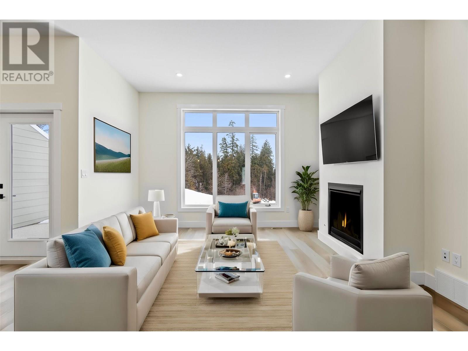 2 231 20 Street Northeast, Salmon Arm