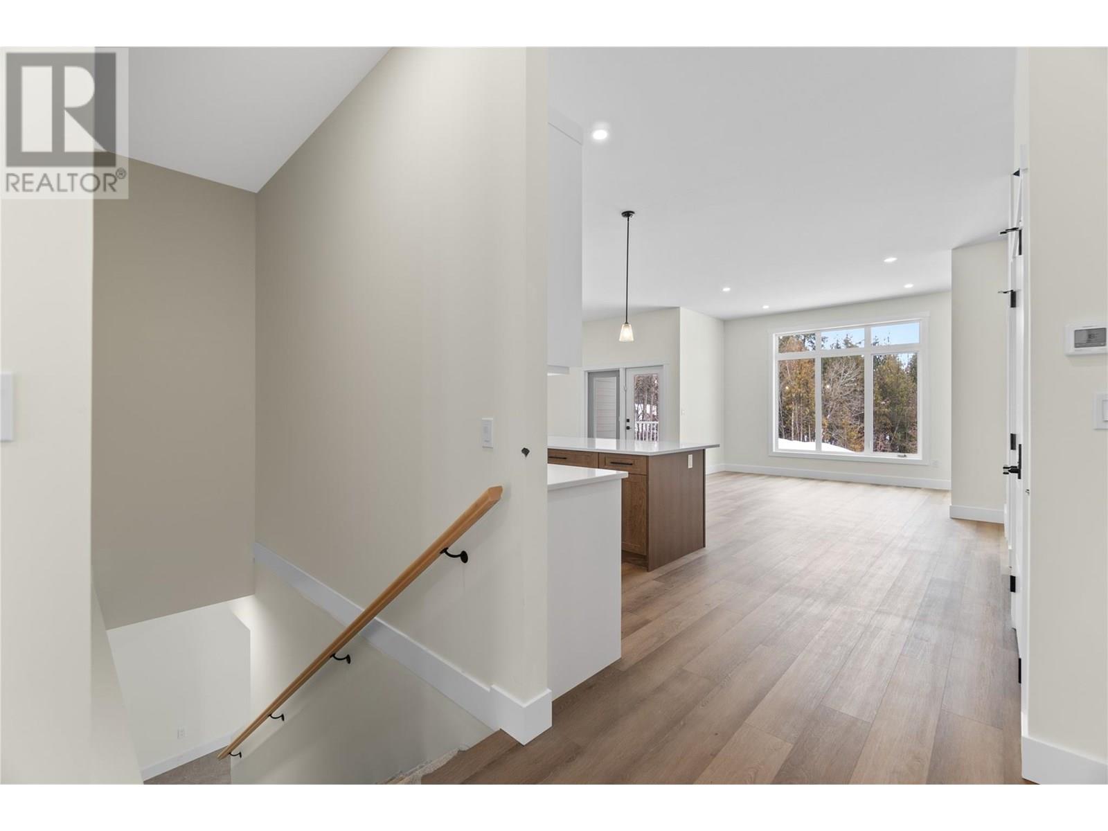 2 231 20 Street Northeast, Salmon Arm