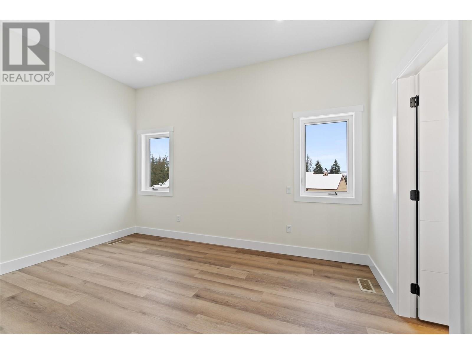 2 231 20 Street Northeast, Salmon Arm