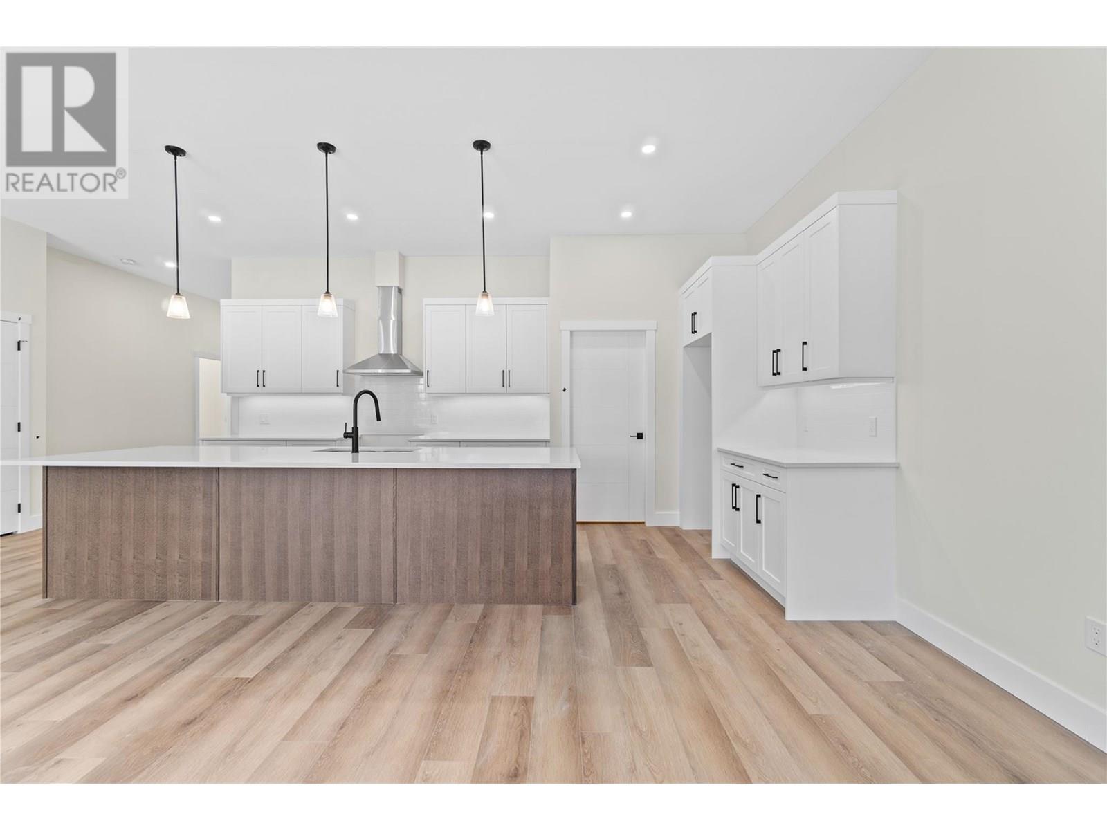 2 231 20 Street Northeast, Salmon Arm