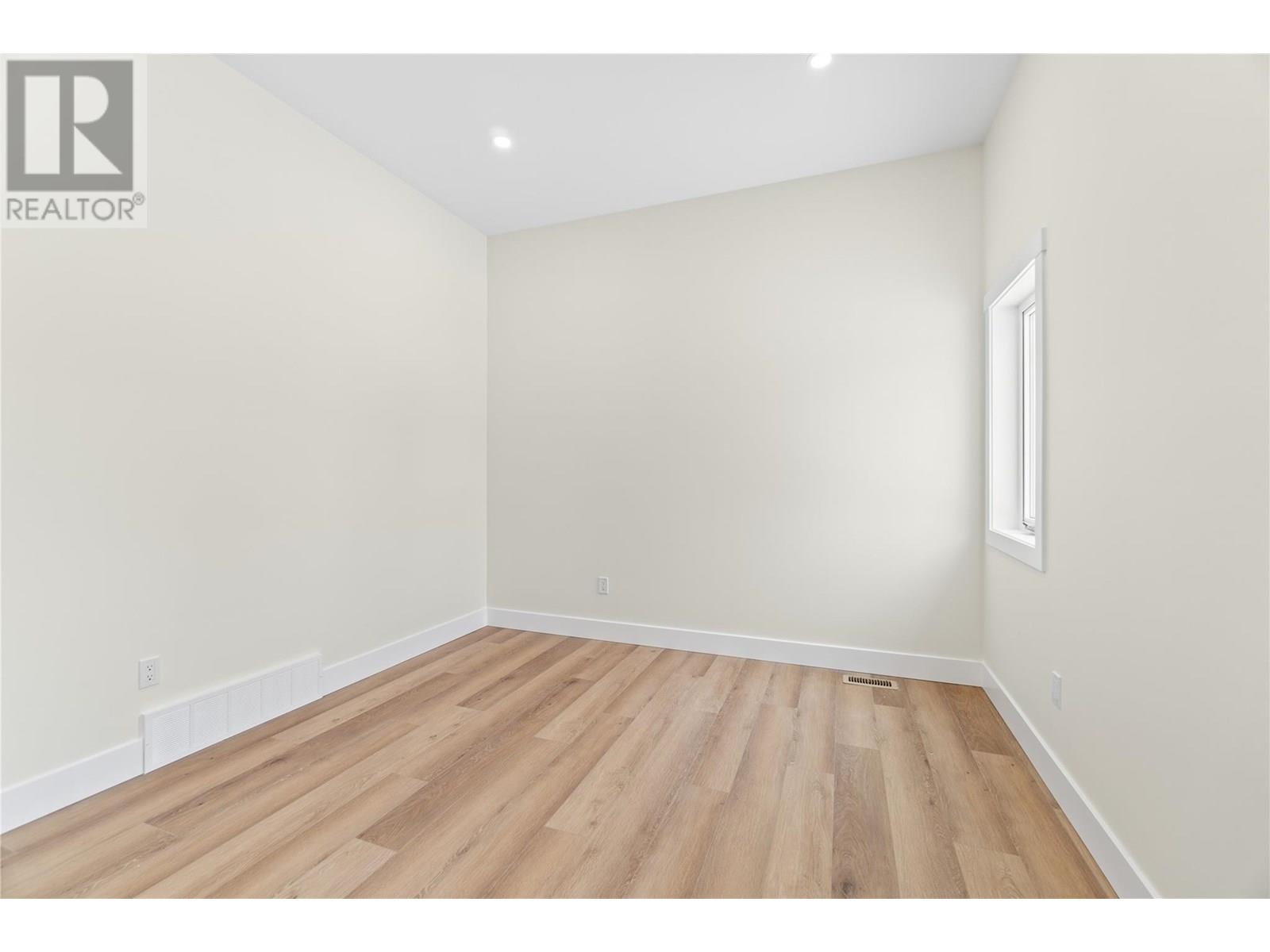 2 231 20 Street Northeast, Salmon Arm