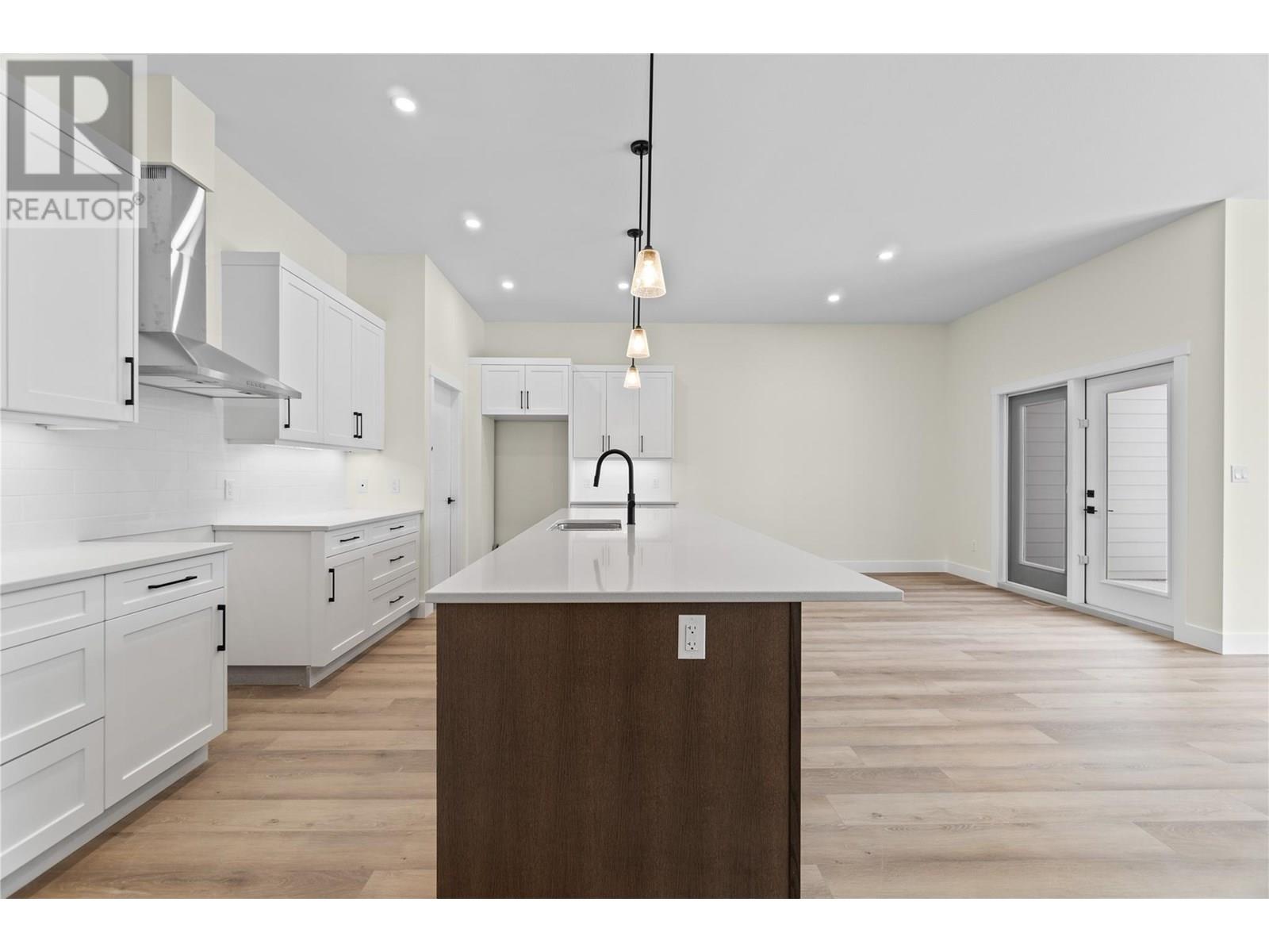 2 231 20 Street Northeast, Salmon Arm