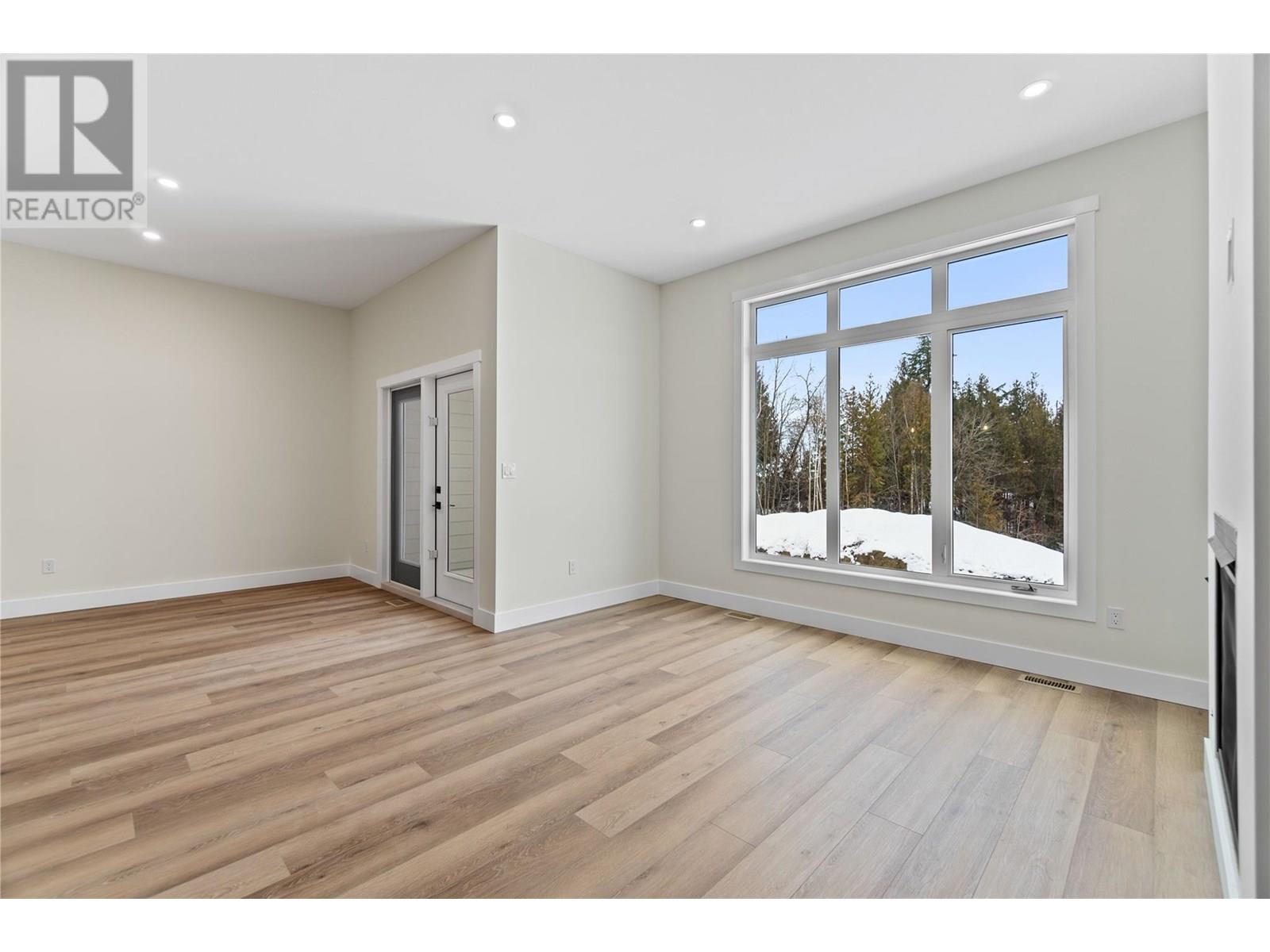 2 231 20 Street Northeast, Salmon Arm