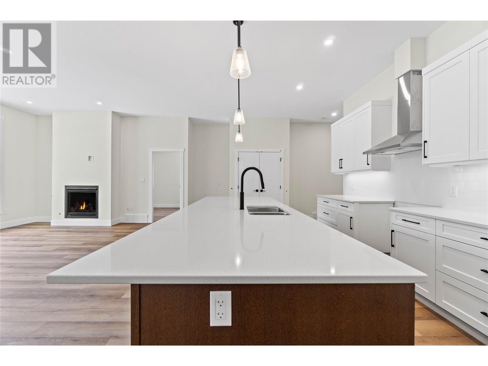 2 231 20 Street Northeast, Salmon Arm