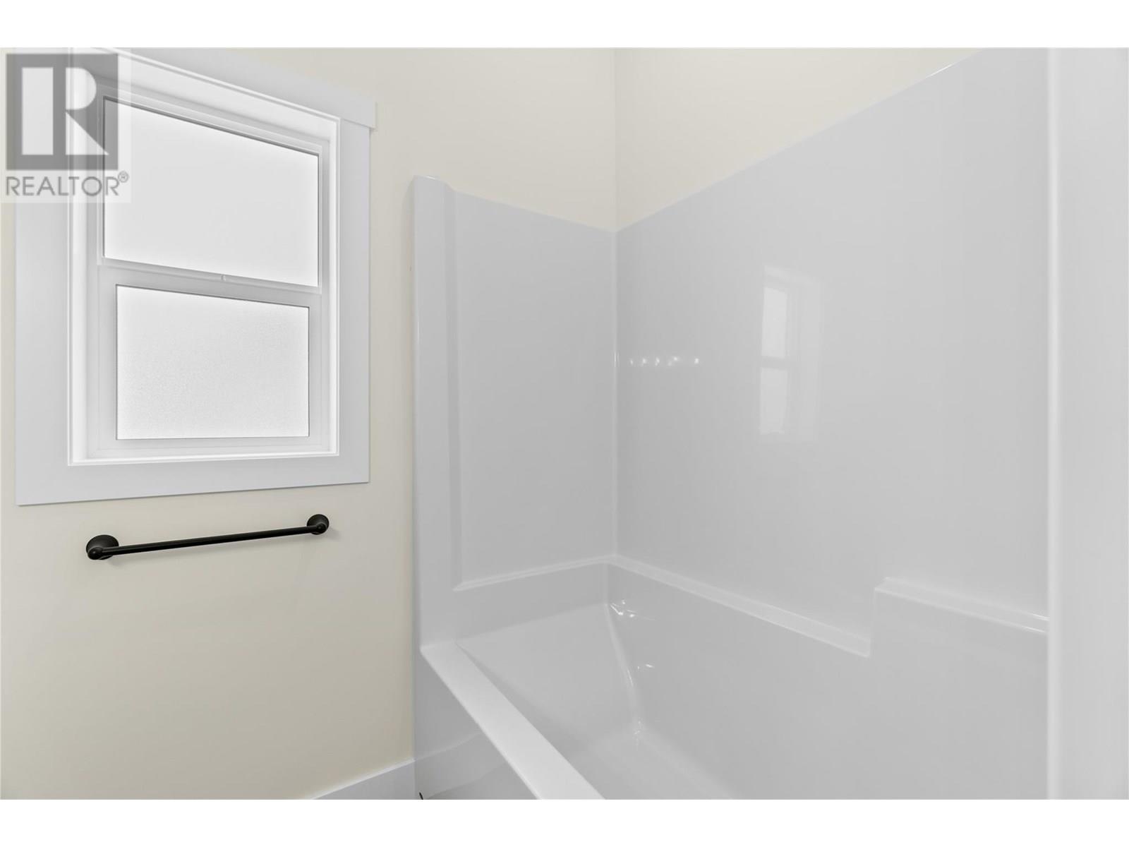 2 231 20 Street Northeast, Salmon Arm