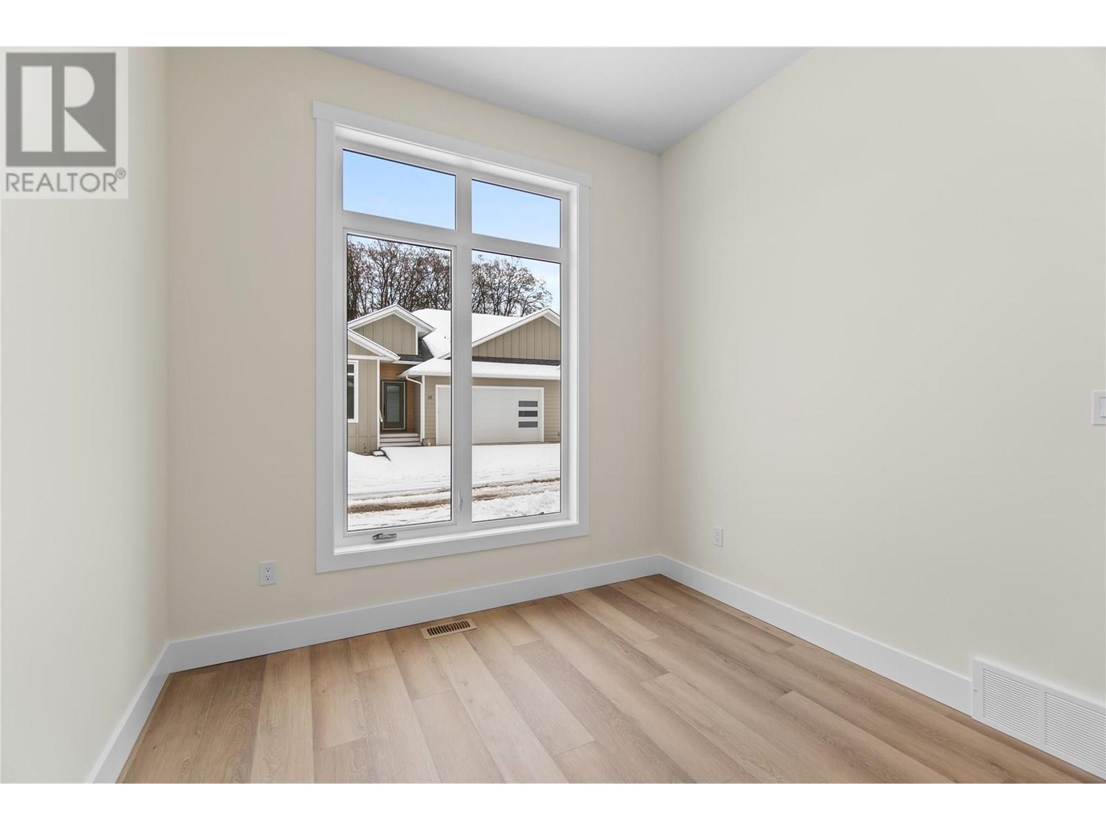 2 231 20 Street Northeast, Salmon Arm