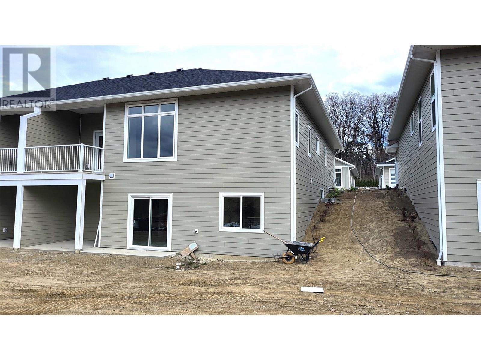 2 231 20 Street Northeast, Salmon Arm