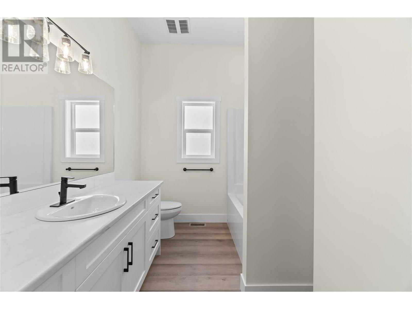 2 231 20 Street Northeast, Salmon Arm