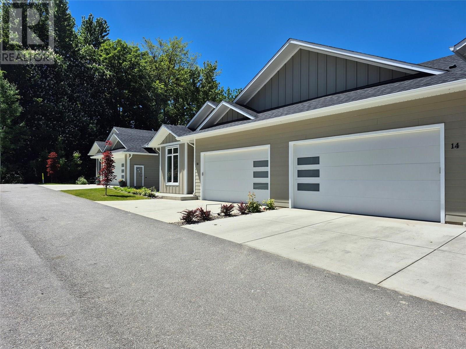 2 231 20 Street Northeast, Salmon Arm