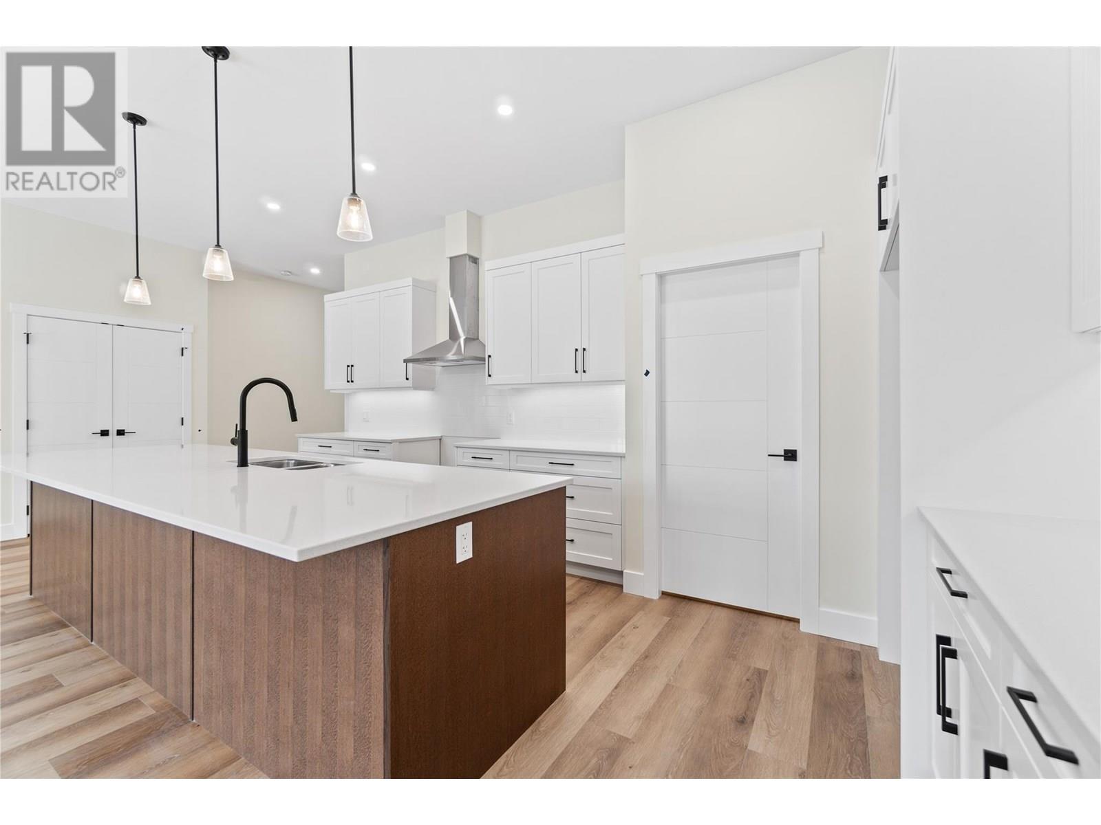 2 231 20 Street Northeast, Salmon Arm