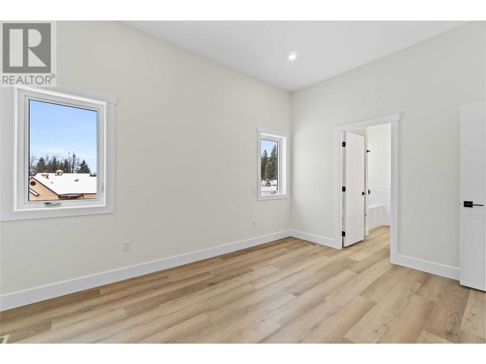 2 231 20 Street Northeast, Salmon Arm