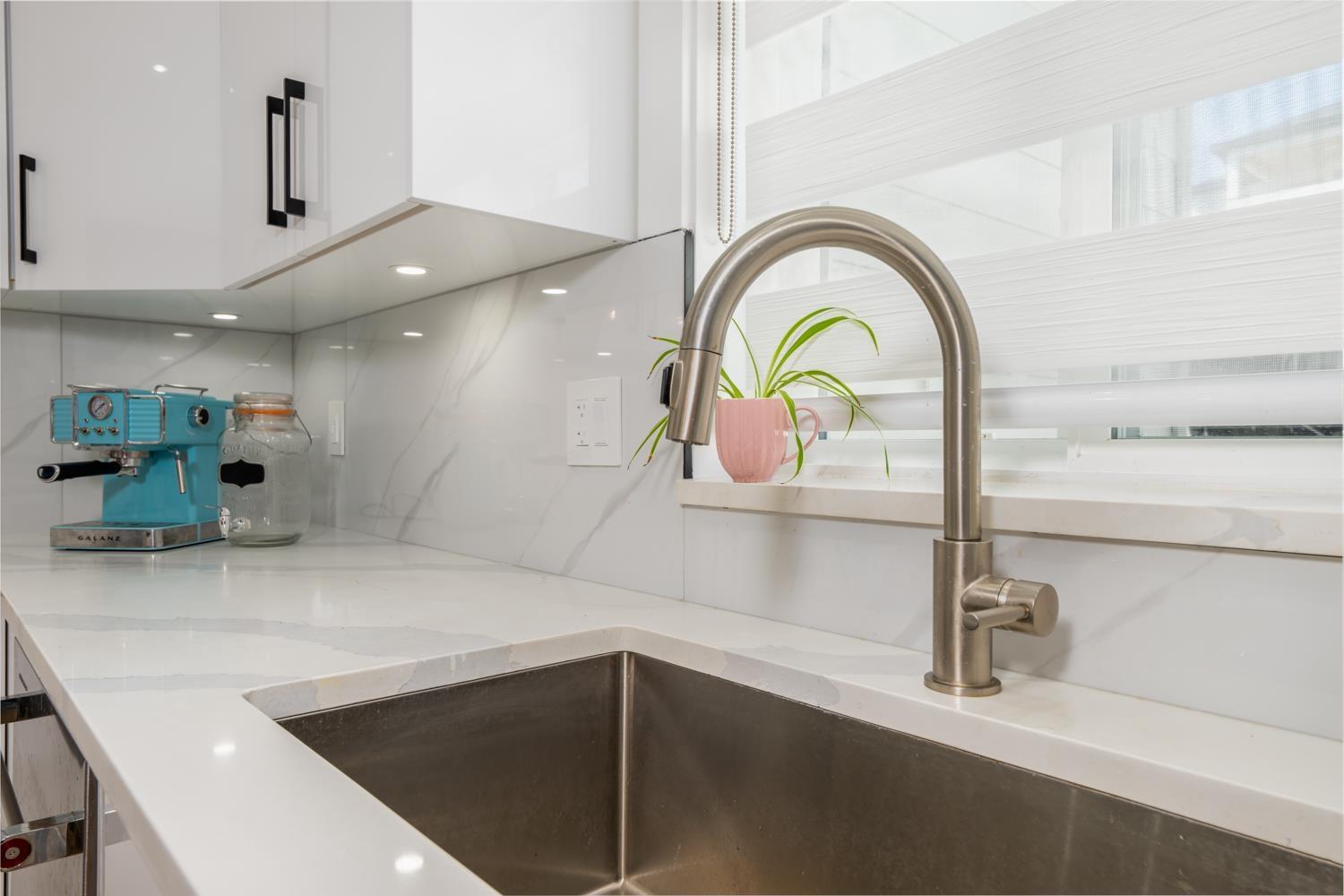 Photo 16 of 16733 15 A Avenue, Surrey BC