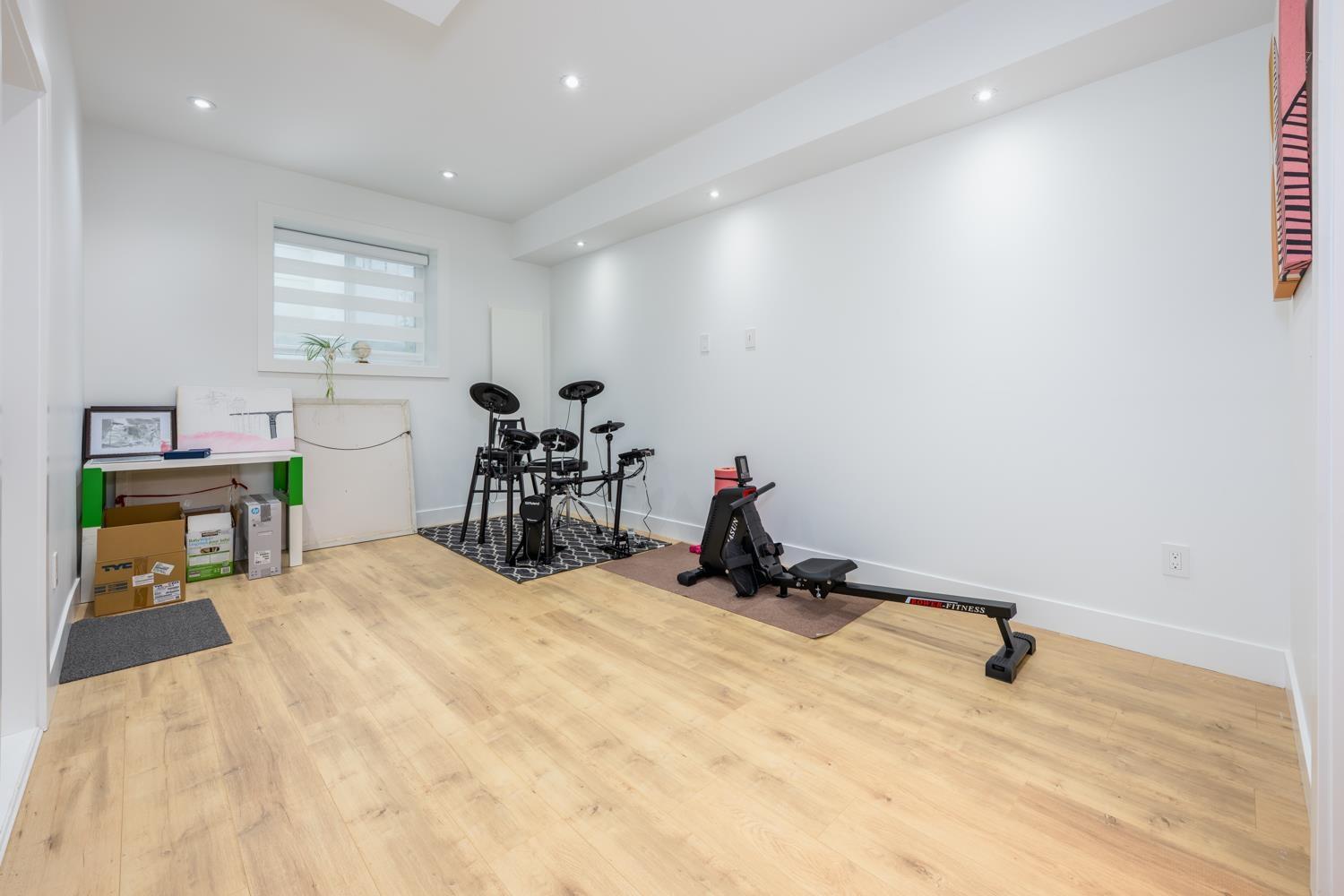 Photo 22 of 16733 15 A Avenue, Surrey BC