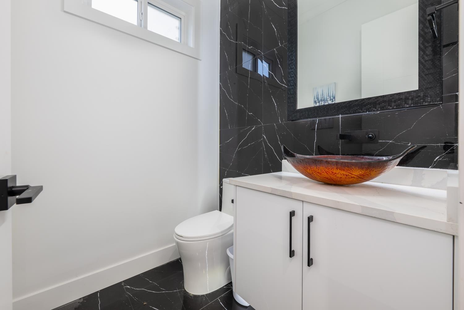 Photo 4 of 16733 15 A Avenue, Surrey BC