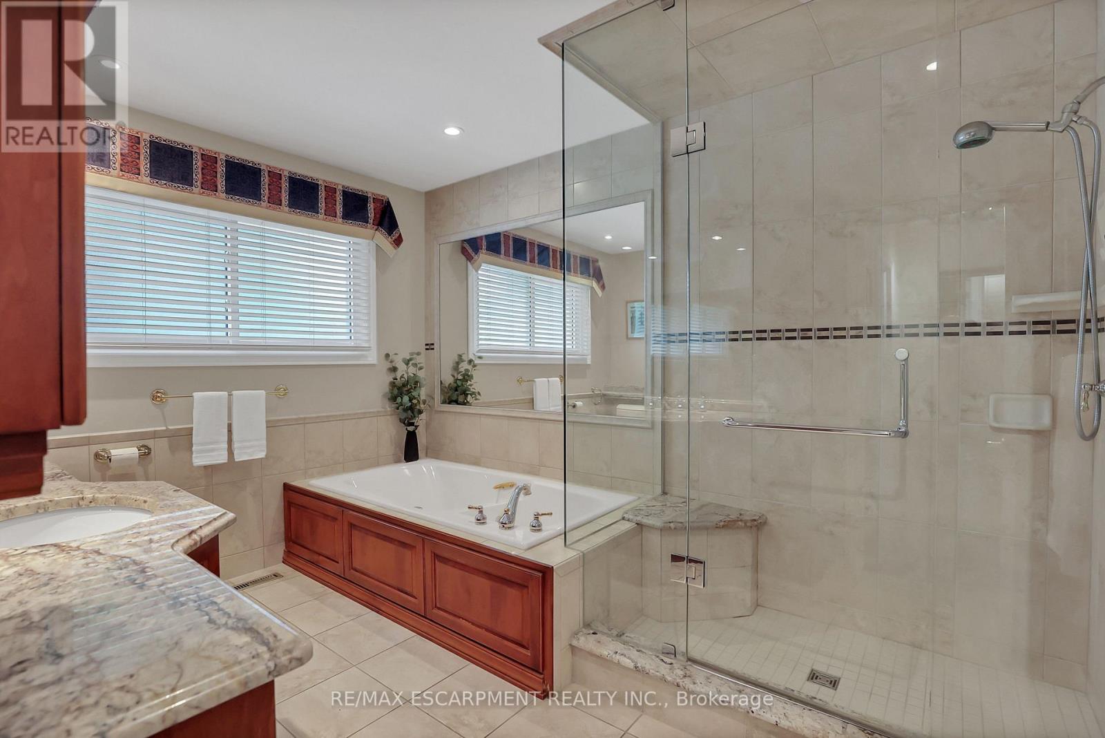Photo 11 of 95 Mountain Avenue N, Hamilton ON