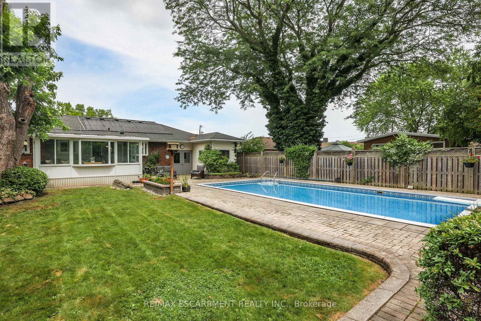 Photo 2 of 95 Mountain Avenue N, Hamilton ON