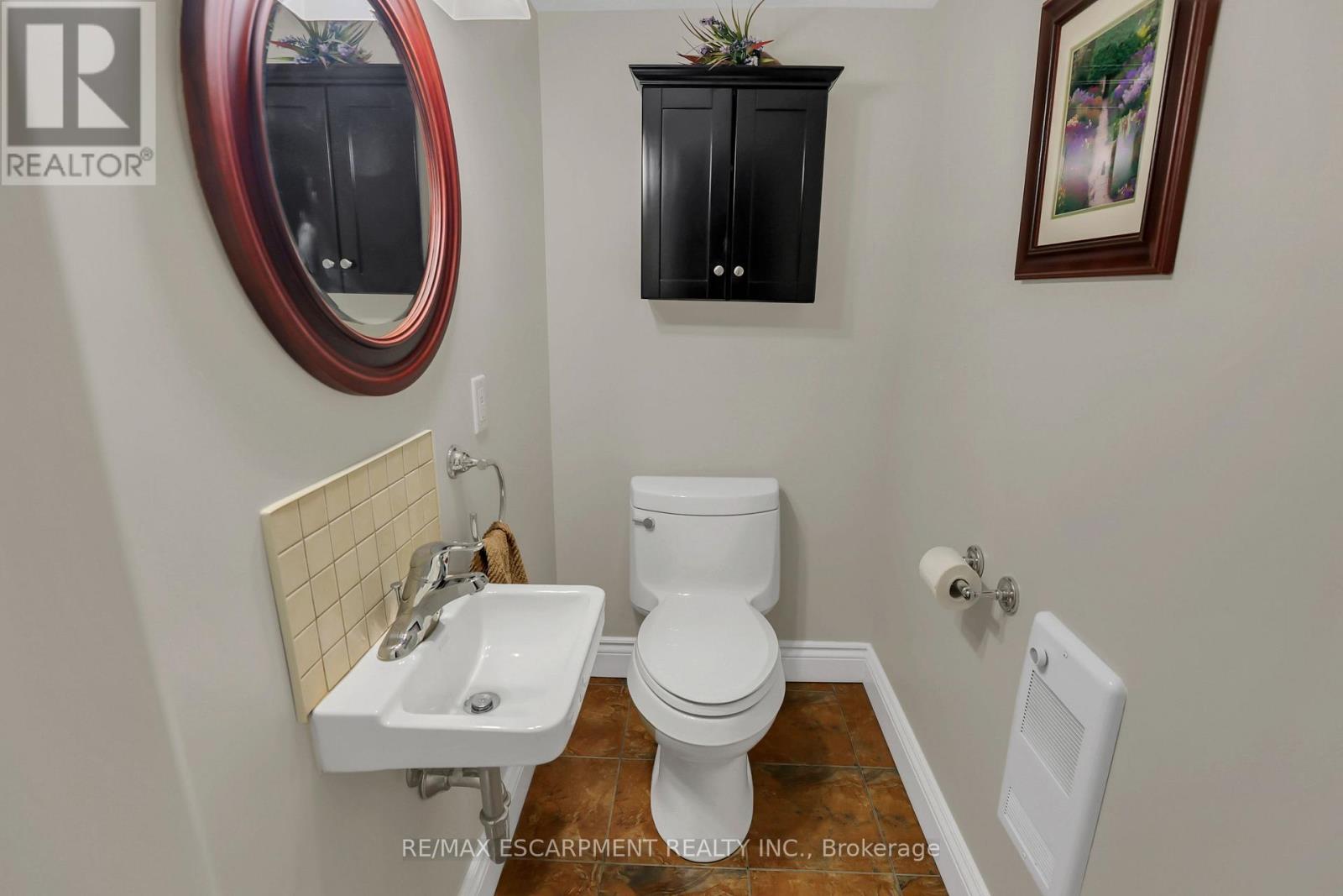 Photo 28 of 95 Mountain Avenue N, Hamilton ON