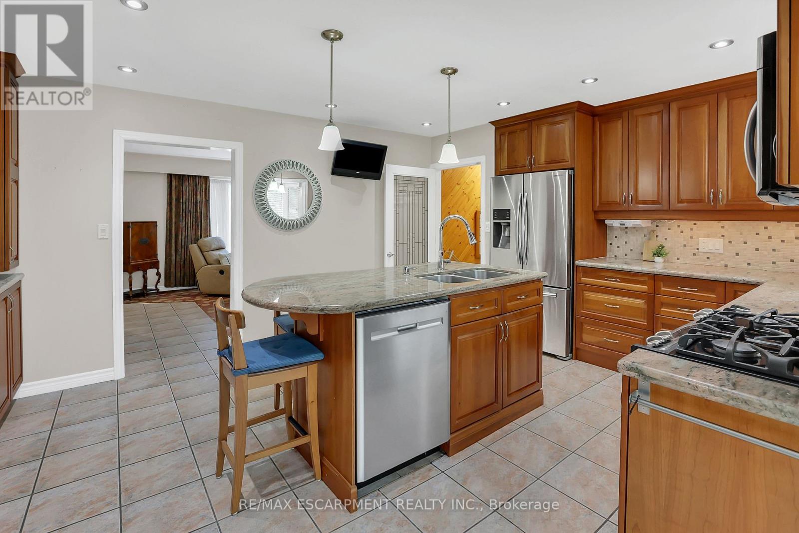 Photo 5 of 95 Mountain Avenue N, Hamilton ON